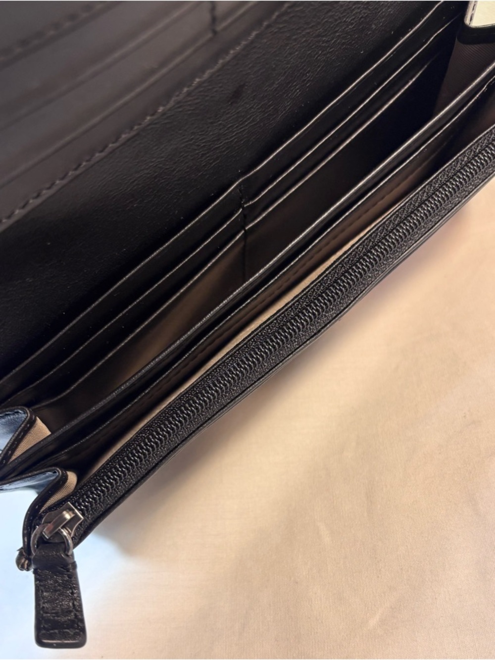 Beautiful Burberry Wallet - Picture 6 of 15